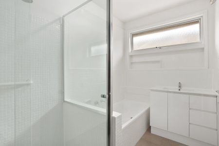 Immaculately presented home - walking distance to beach! - Photo 2