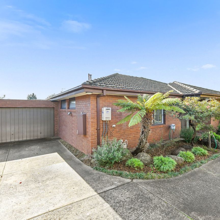 Stunning Three-Bedroom Home with Oversized Courtyard in Prime Location - Photo 1