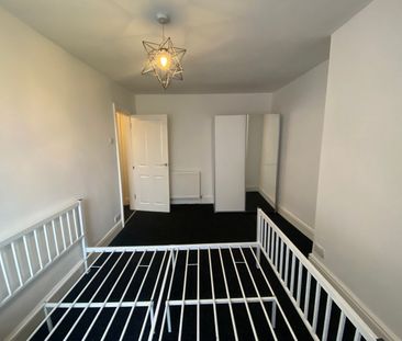 2 Bed Flat, Daisy Bank Road, M14 - Photo 2