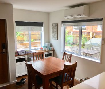 Lovely 3 Bedroom House - Photo 2