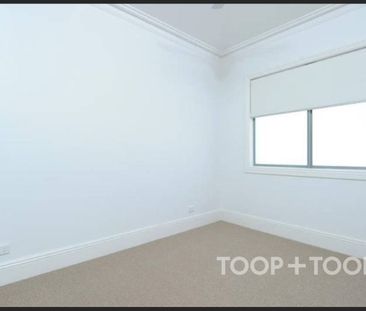 4 Bedrooms + Study. Absolute Luxury! - Photo 4