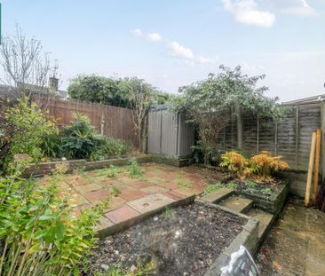 3 bedroom end of terrace house to rent - Photo 1