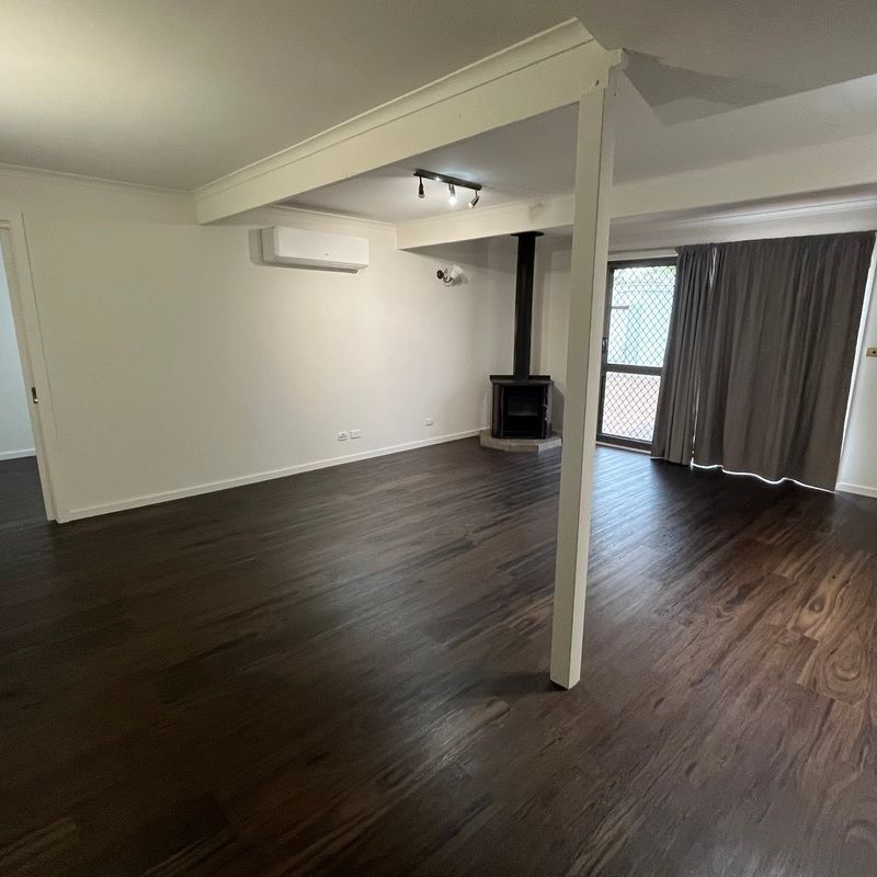 BEAUTIFUL 3 BEDROOM HOME! - Photo 1