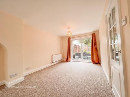 3 bedroom semi-detached house to rent - Photo 2