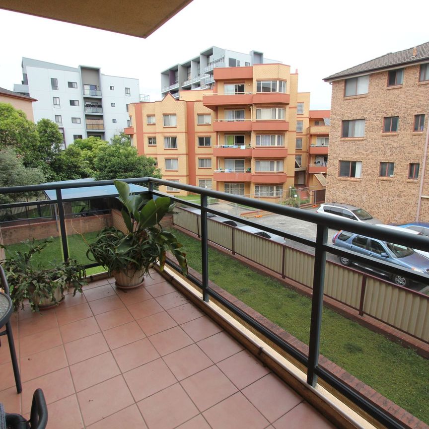 Immaculate 3 Bedroom Unit - Photo 1