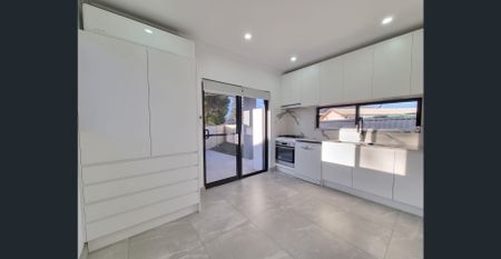 2 Bedroom Flat! Water Usage included! - Photo 5