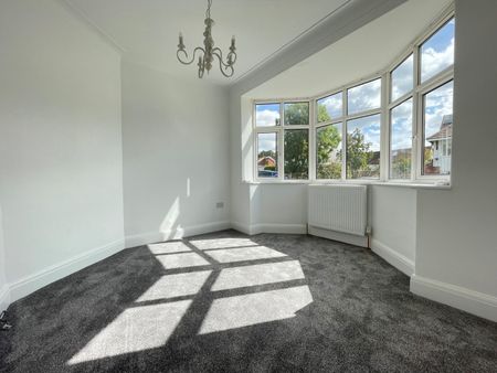 4 bedroom semi-detached house to rent - Photo 2