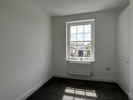 3 bedroom flat to rent - Photo 5