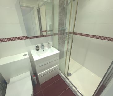 The Crossways, Greater London, TW5 - Photo 2