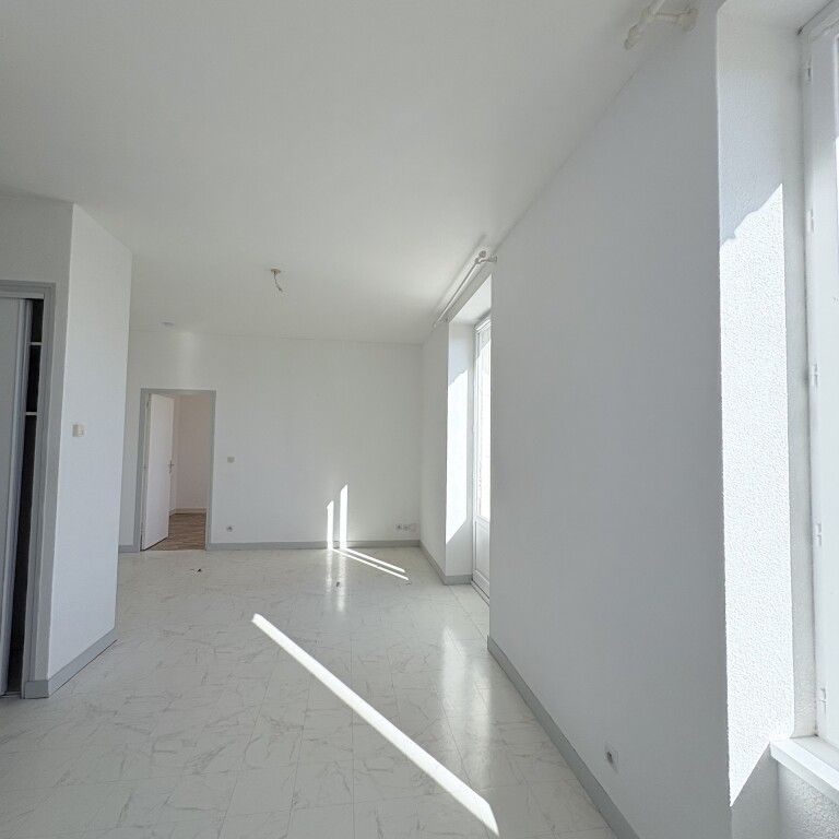 Location Appartement 2 pièces 46m² MONTROND LES BAINS 42210 - Photo 1