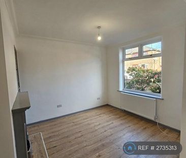 3 bedroom semi-detached house to rent - Photo 6