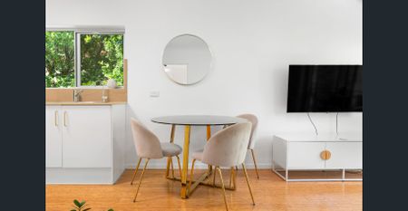 Fully Furnished Inner-City Apartment in Boutique West End Complex - Photo 2