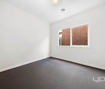 Beautifully Presented Home Offering Comfort & Convenience !! - Photo 2