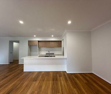 Modern Family Home in Berwick with 4 Bedrooms - Photo 5