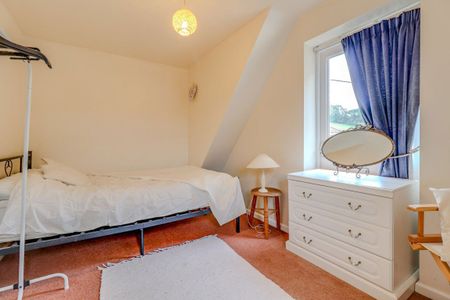 A 2 Bedroom Cottage in Severnhampton GL54 5SL - Photo 3