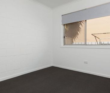 Freshly Renovated Unit Minutes away from Lavington Square - Photo 6