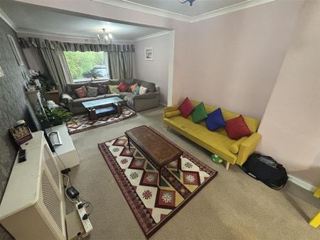 4 bedroom semi-detached house to rent - Photo 5