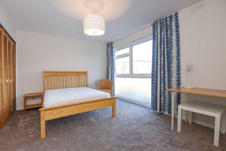 St Johns Park, London, SE3 - Photo 4