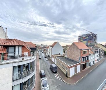 Ruim duplex dakappartement met twee slaapkamers, centraal gelegen. - Photo 6