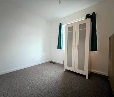 Two bedroom house close to Grange Hill Station- 1950 pcm - Photo 1