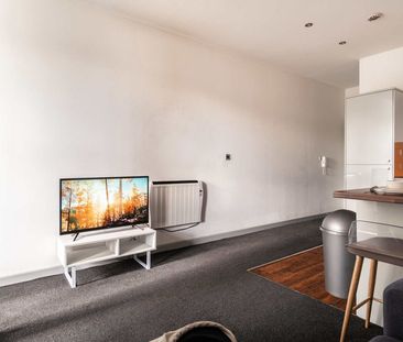 High Street - Photo 2