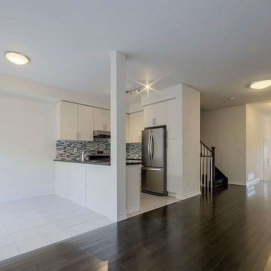 For Lease - 10 Mah Wat Lane, Whitchurch-Stouffville, Ontario - Photo 1