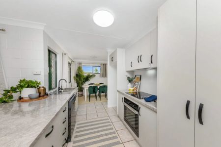 Tropical Oasis in Prime location! - Photo 4