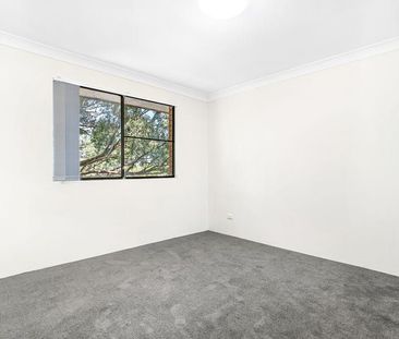 Spacious Two Bedroom Apartment in Highly Sought After Location - Photo 2