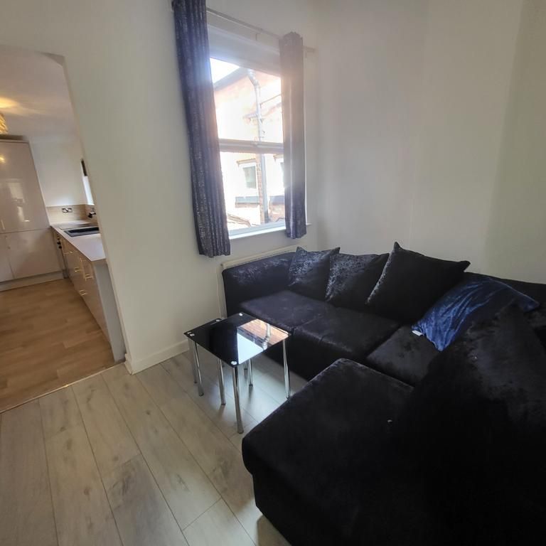 3 bedroom apartment to rent - Photo 1