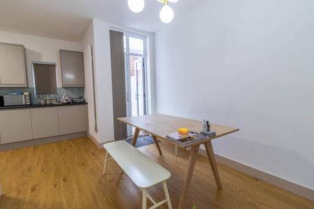 6 bedroom semi-detached house to rent - Photo 5