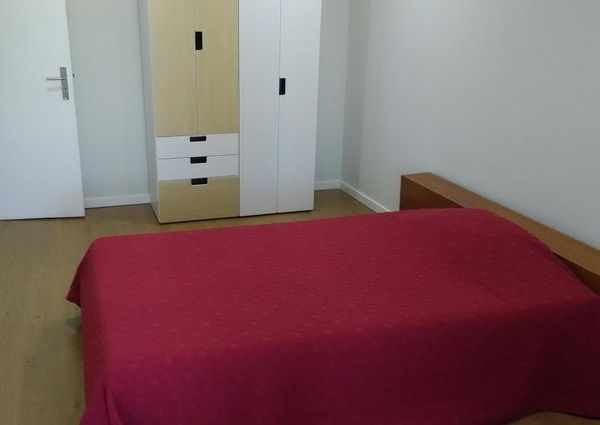 Alugo 2 quartos a 5 minutos a pe do centro de Braga