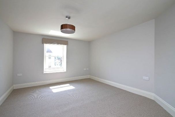 Market Square, Bicester - Photo 1