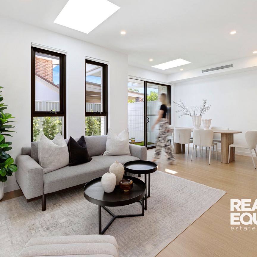 2/25 Magree Crescent, Chipping Norton NSW 2170 - House For Rent | Domain - Photo 1