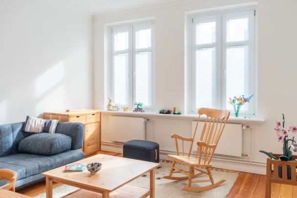 Sanierte Altbauwohnung mit großzügiger Dachterrasse - Foto 1