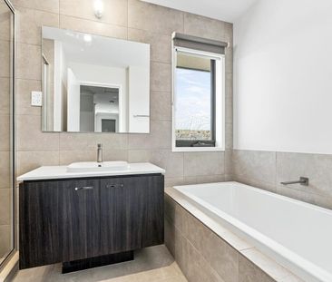 Stunning New Family Home - Photo 5