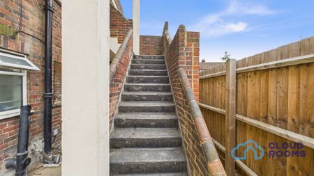 RM5 Woodstock Court | Lee | London | SE12 9HT - Photo 4