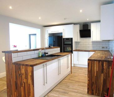 3 bedroom apartment to rent - Photo 2