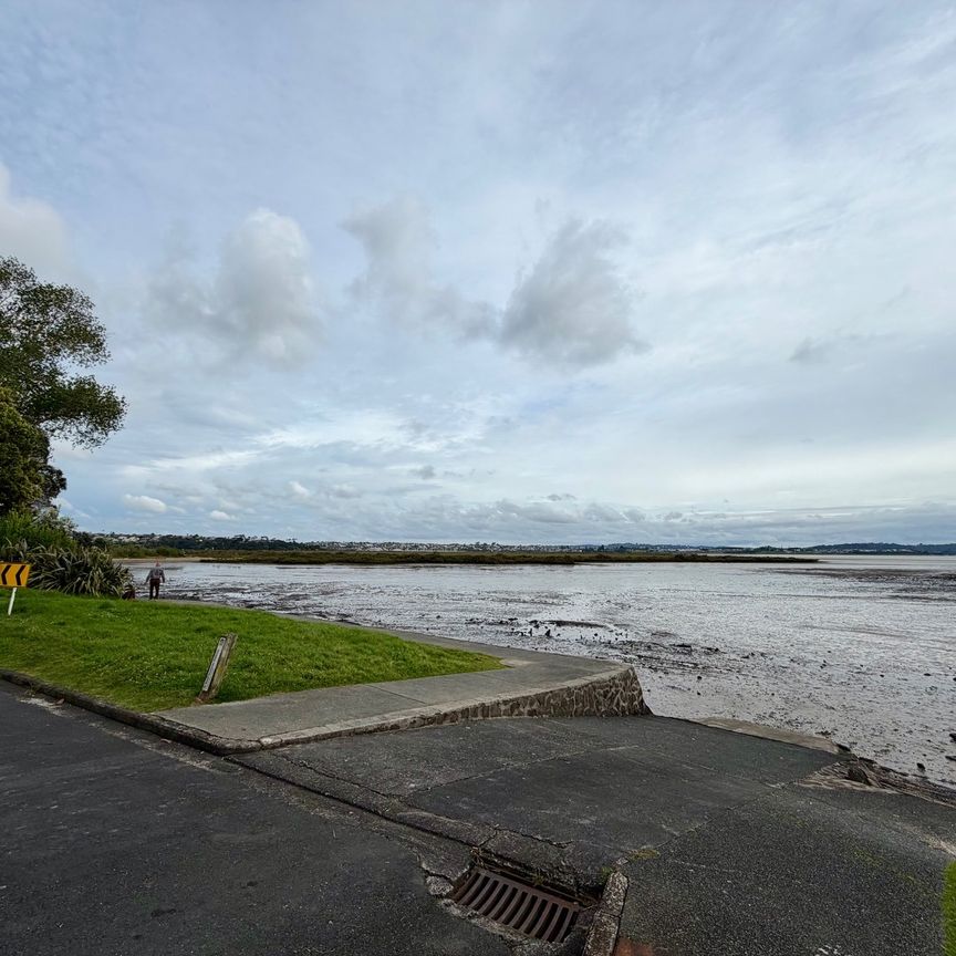 23 Gill Avenue, Te Atatu Peninsula, Auckland - Photo 1