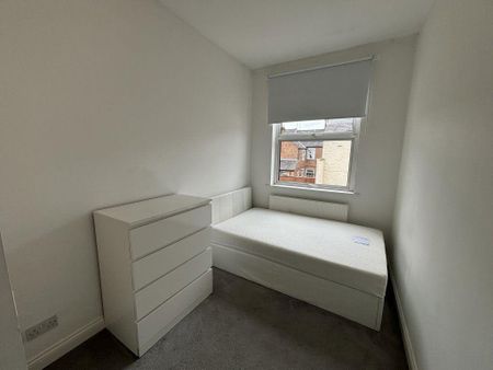 4 bedroom terraced house to rent - Photo 2