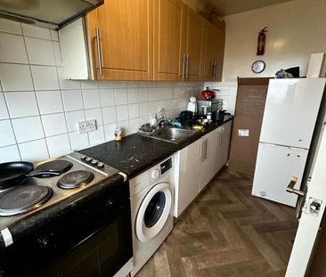 1 bedroom in a flat share to rent - Photo 5