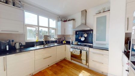 1 bedroom in a house share to rent - Photo 3