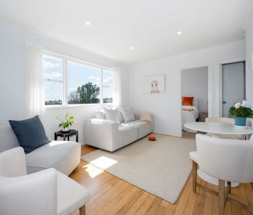 Top Floor Apartment - Unbeatable Location - Photo 1