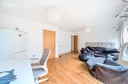4 bedroom semi-detached house to rent - Photo 2