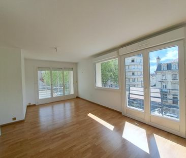 Location Appartement 5 pièces 111m² TOURS 37000 - Photo 2