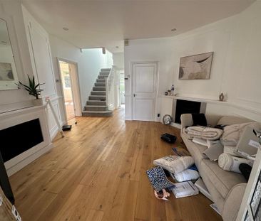 5 bedroom detached house to rent - Photo 2