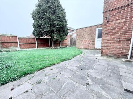 3 bedroom terraced house to rent - Photo 5