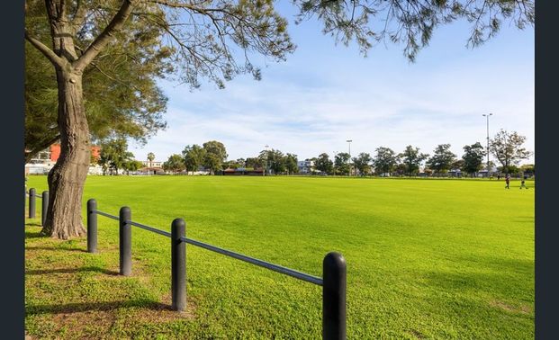 3-bedroom shared house / townhouse, Churchill Road - Photo 1
