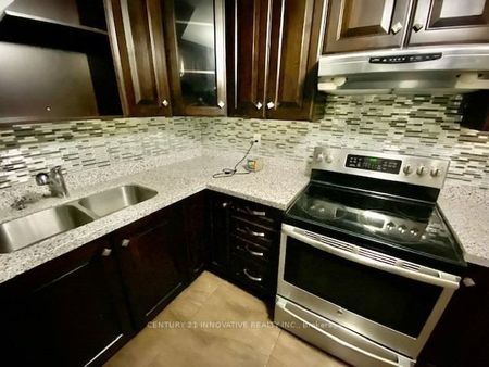 For Lease - 66 Juglans Crescent, Whitchurch-Stouffville, Ontario - Photo 2