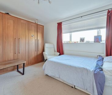4 bedroom detached house to rent - Photo 3