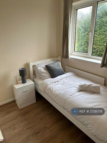 3 bedroom terraced house to rent - Photo 4